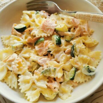 Farfalle pasta with smoked salmon and zucchini.