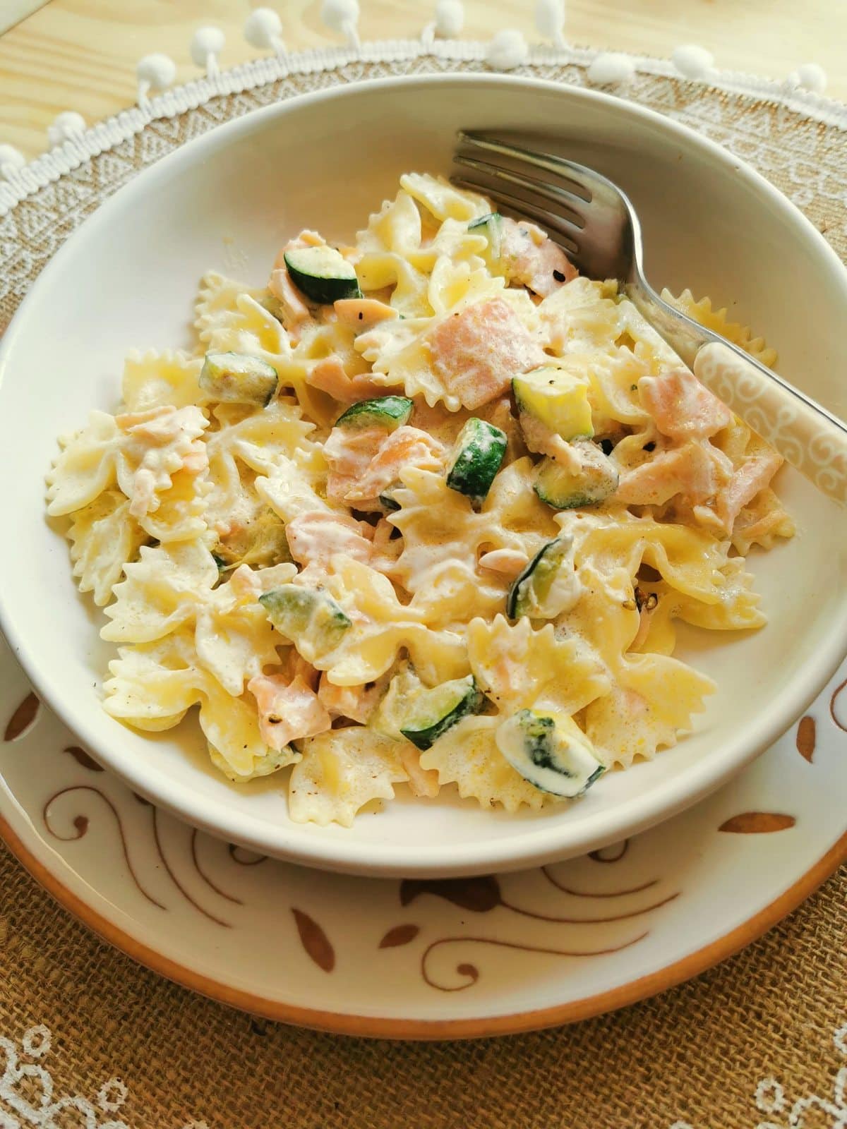 farfalle pasta with smoked salmon and zucchini