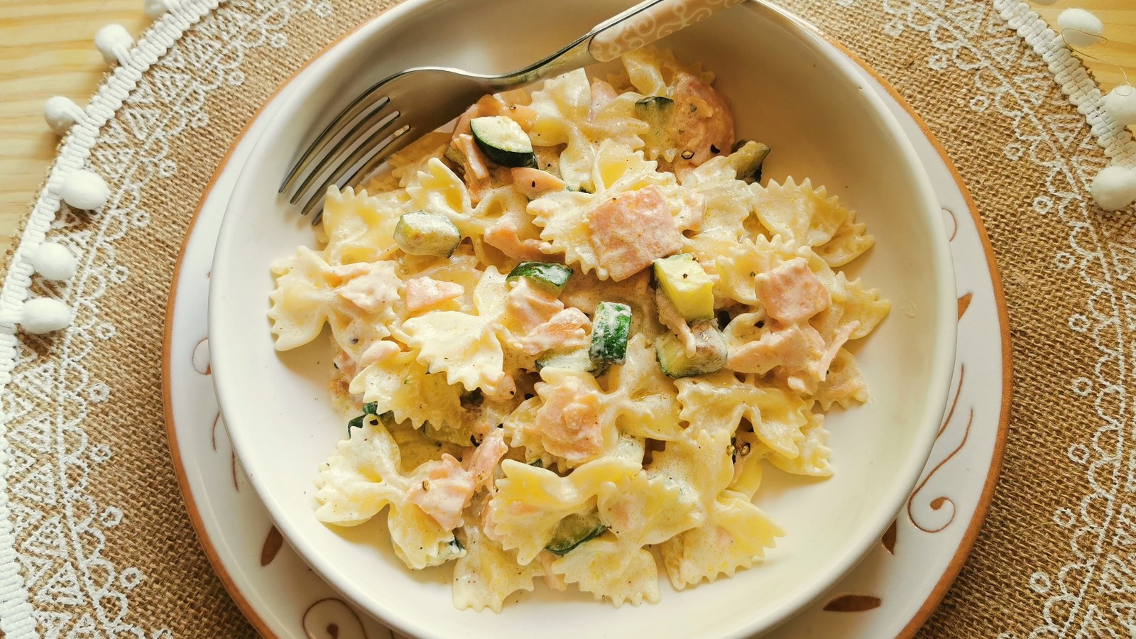 Pasta with smoked salmon and zucchini.