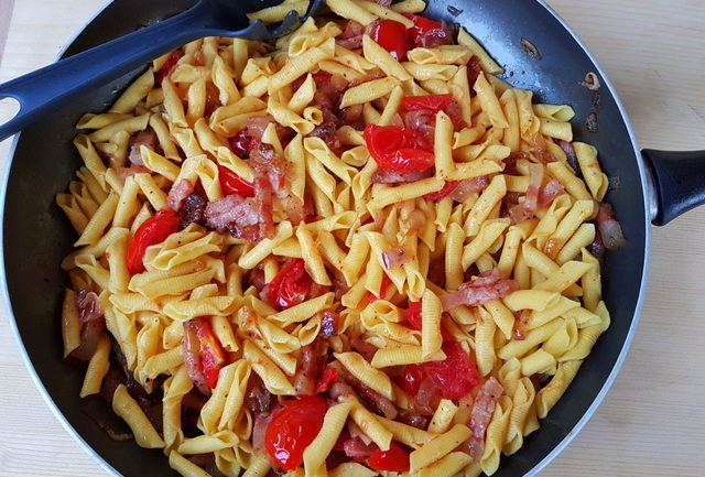 garganelli pasta with Romagna shallots and guanciale 