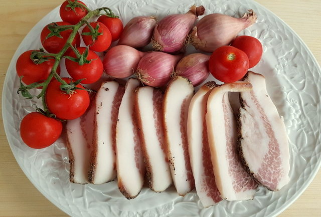 ingredients for garganelli pasta with Romagna shallots and guanciale 