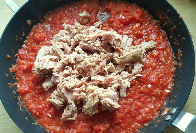 ready tomato sauce and canned tuna in frying pan