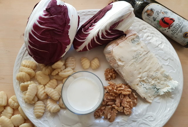 ingredients for gnocchi Gorgonzola and radicchio 