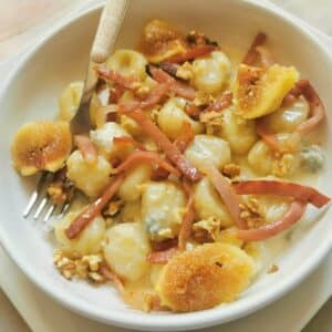 Gnocchi with gorgonzola in a white bowl.