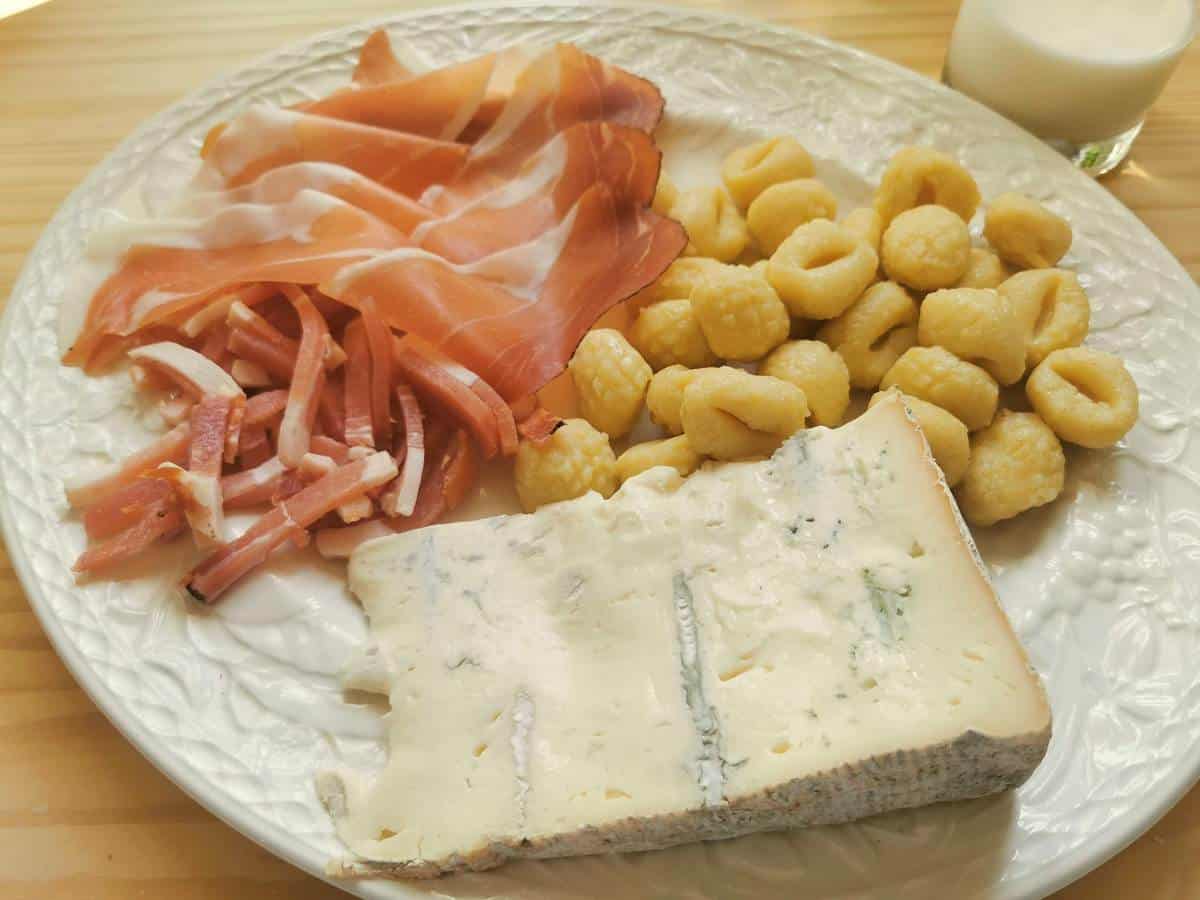 Ingredients for gnocchi Gorgonzola on a kitchen counter.