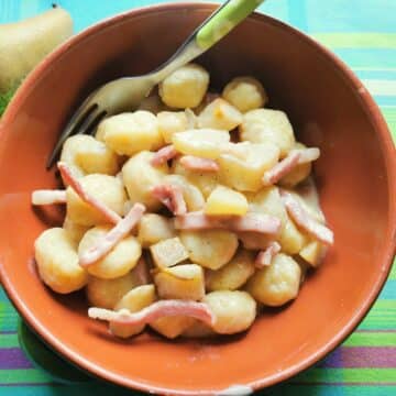 Gnocchi with taleggio and pears.