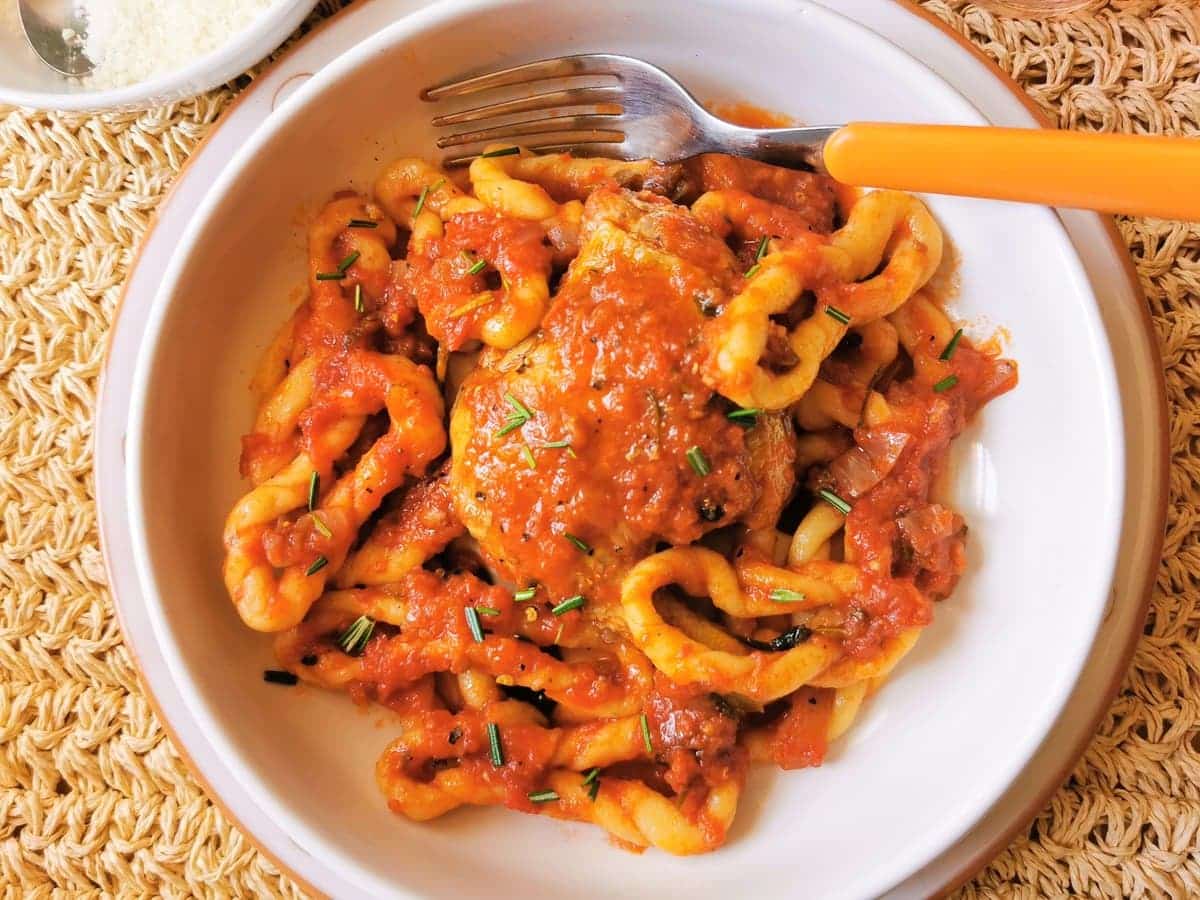 Homemade lorighittas with chicken ragu. A traditional recipe from Sardinia-image