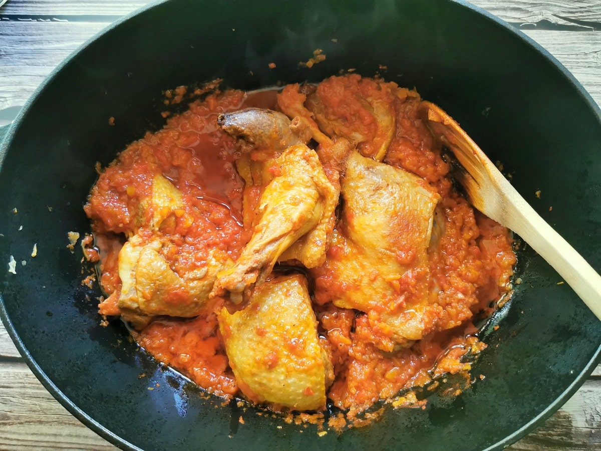 Ready cooked duck and sauce in Dutch oven