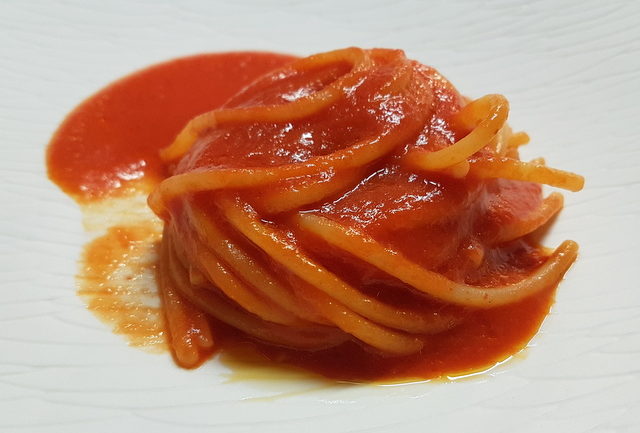 Spaghetti with tomato sauce – La devozione (chef Peppe Guida) Pastificio dei Campi