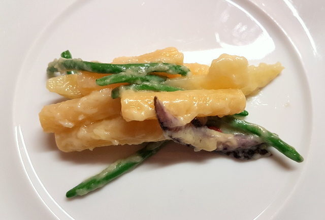 Mezzani Tagliati rigati, white and purple potatoes with crunchy green beans and cacioricotta cheese (chef Peppe Guida)