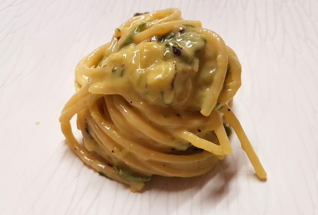 Vermicelli with zucchini carbonara (chef Peppe Guida)