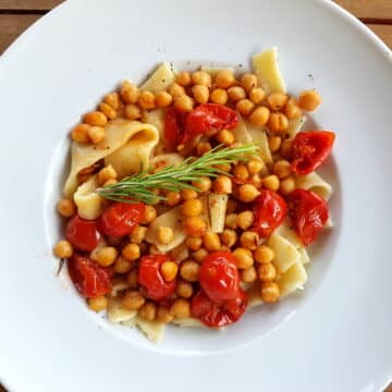 lagane with chickpeas