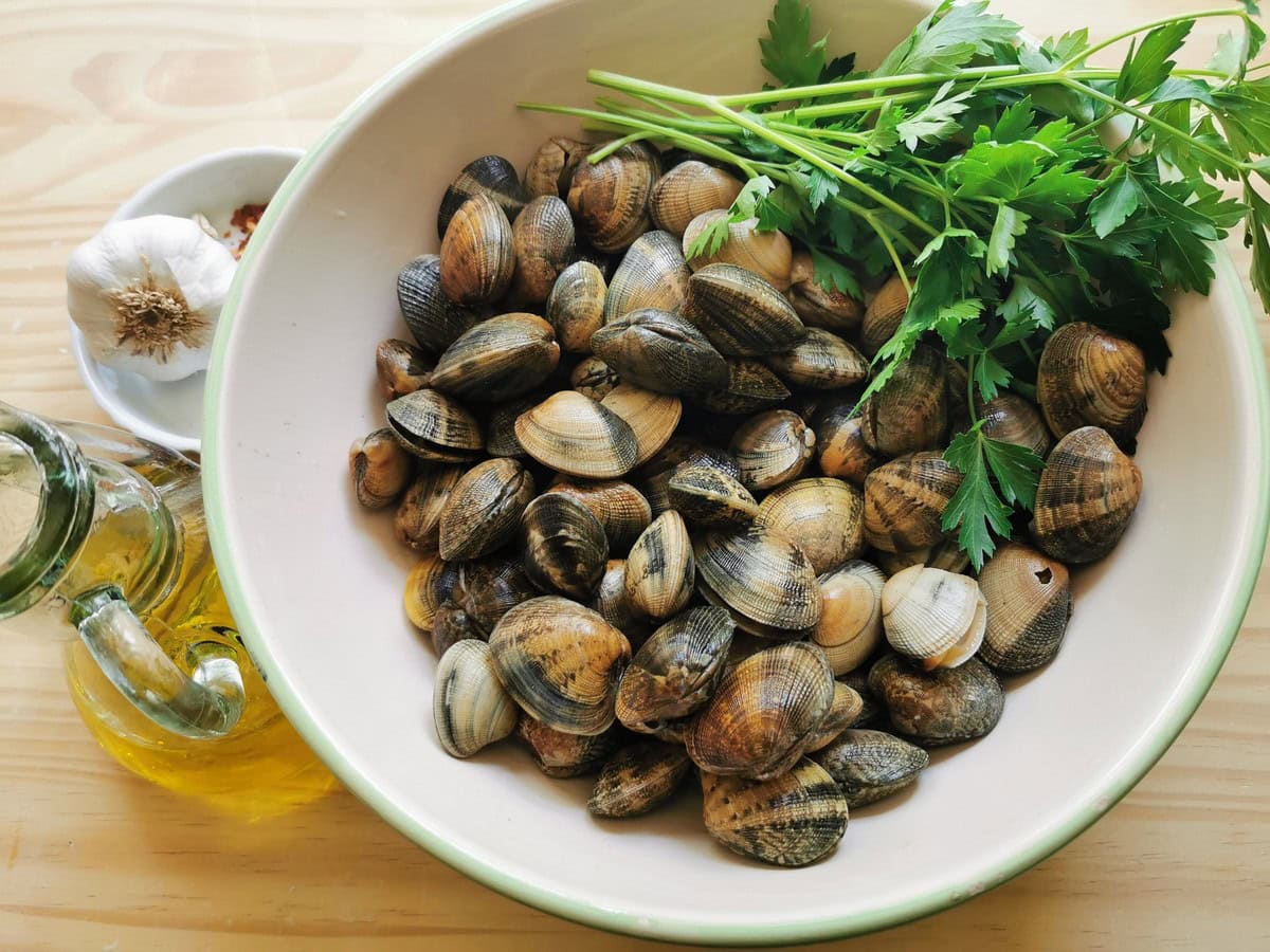 Ingredients for linguine alle vongole; clams, olive oil, garlic, parsley and peperoncino.