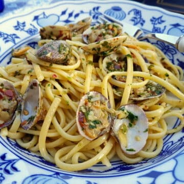 Seafood pasta recipes linguine pasta alle vongole - linguine with clams