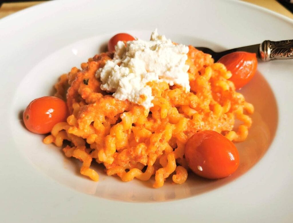 long fusilli pasta with pesto Calabrese