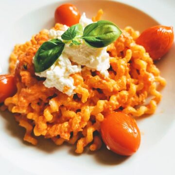 long fusilli pasta with pesto Calabrese