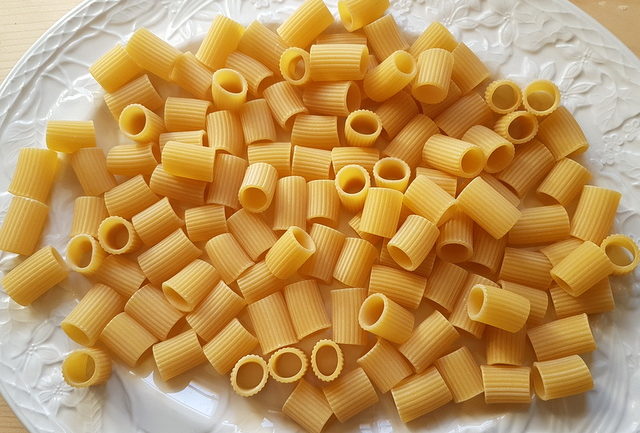 mezze maniche pasta tubes