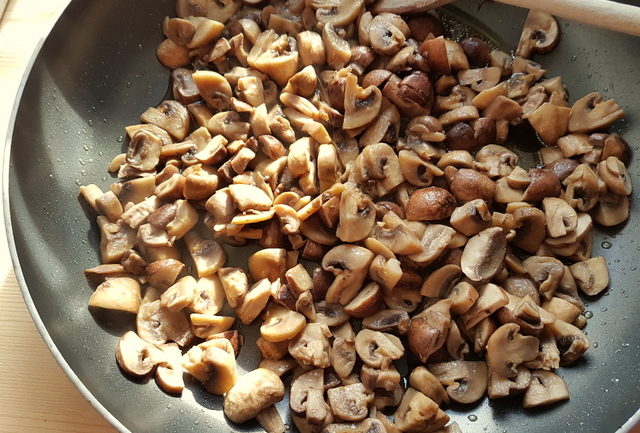 cooked mushrooms in frying pan