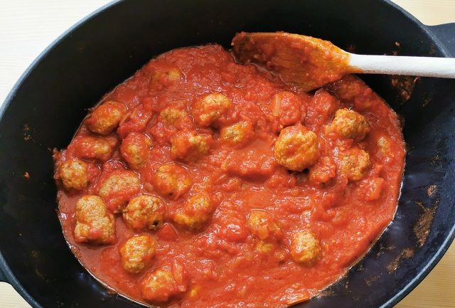 meatballs in tomato sauce in skillet