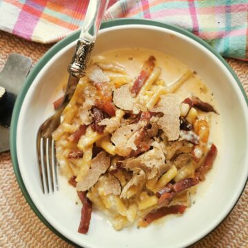 Passatelli pasta with prosciutto and Parmigiano cream and black truffle.