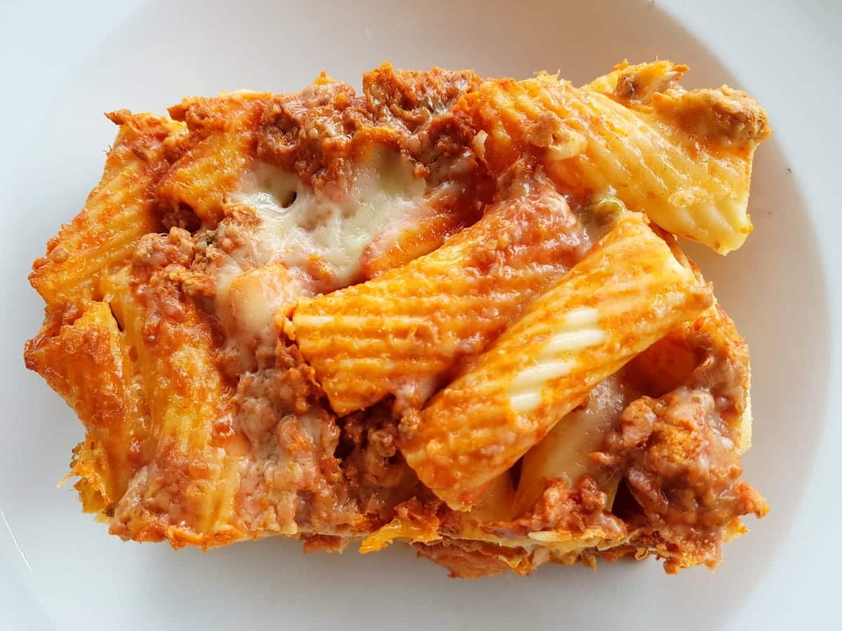 Pasta al forno in a bowl.