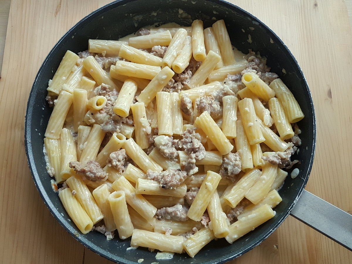 Pasta alla Norcina in a large pan on a table.