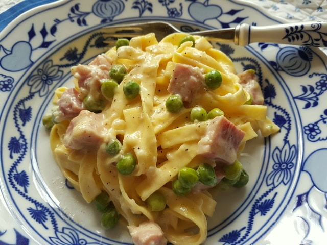 Fettuccine alla Papalina.