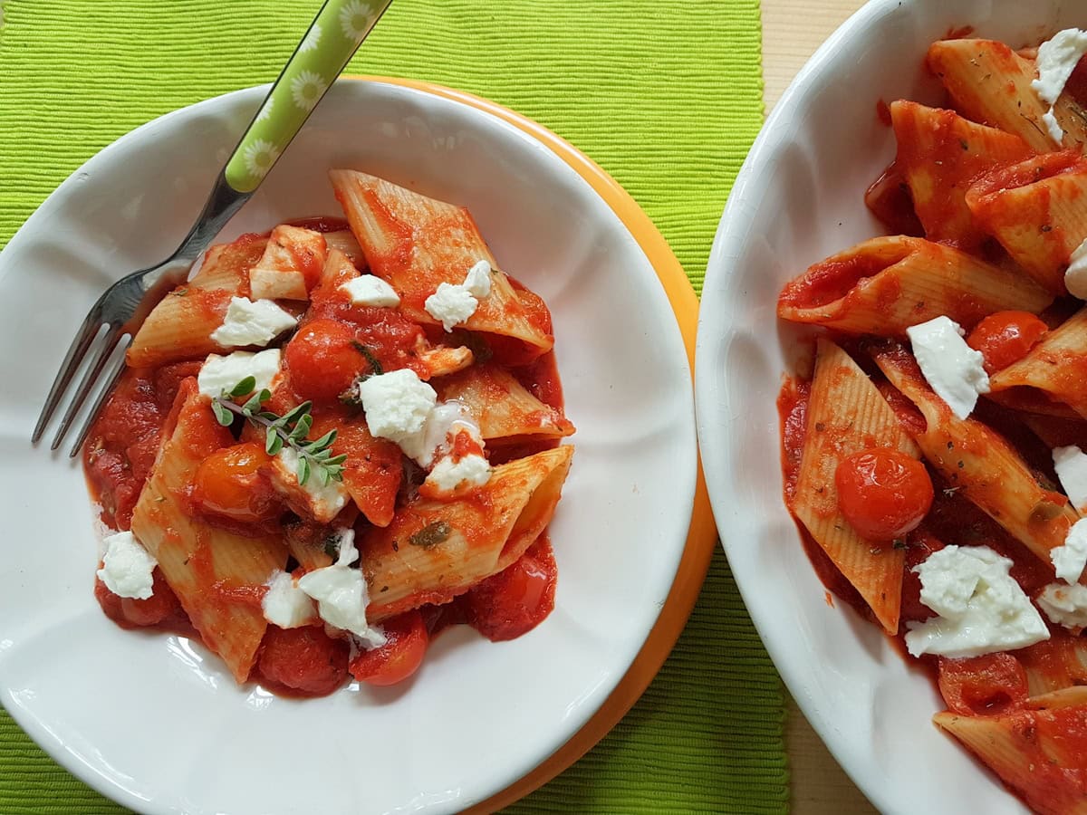 Penne alla pizzaiola topping with cheese.