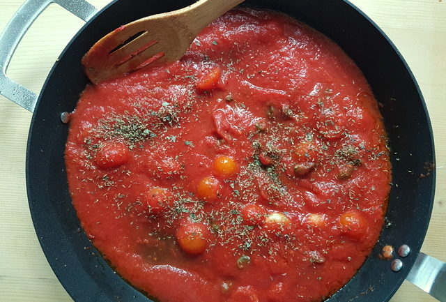 pizzaiola sauce in frying pan