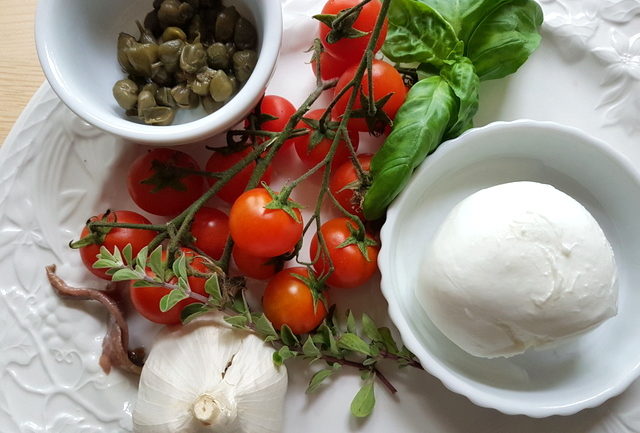 ingredients for pasta alla pizzaiola recipe from Puglia