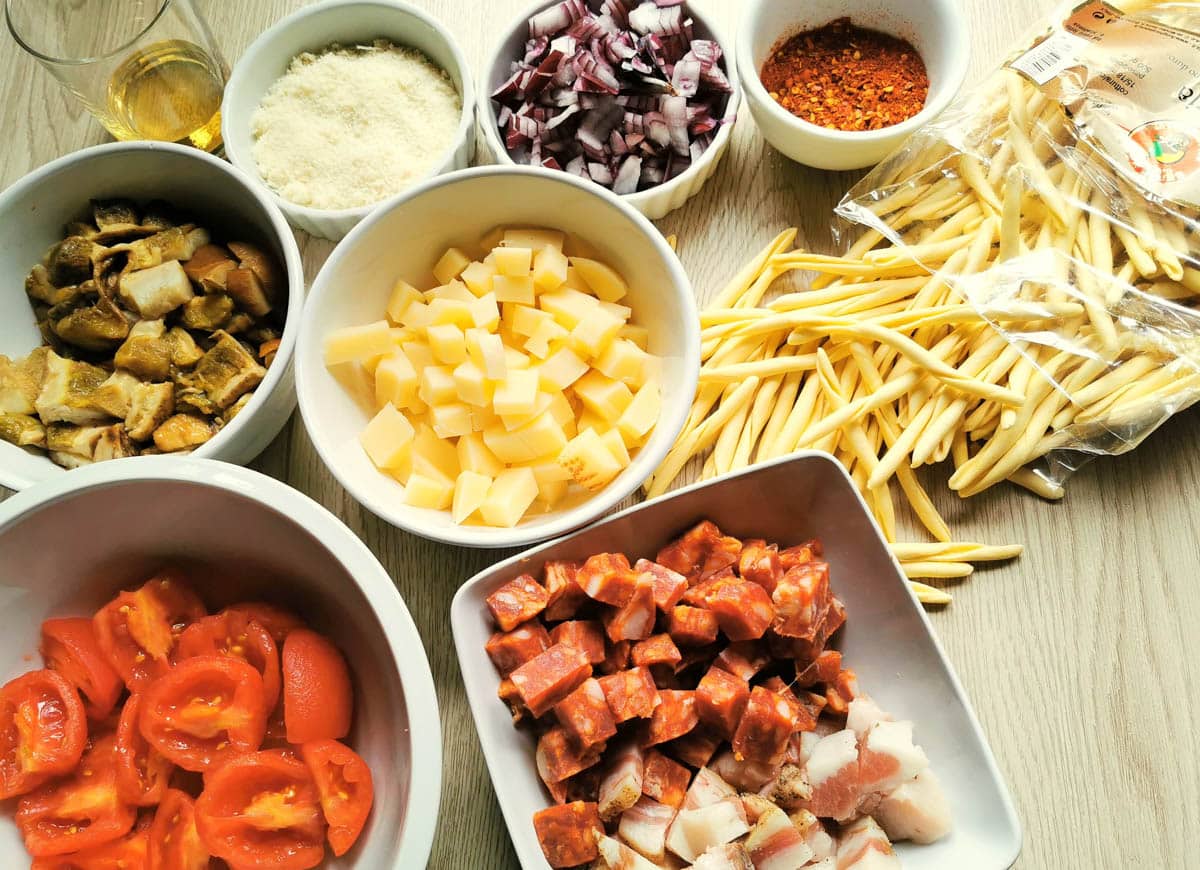 All the ingredients for this spicy sausage pasta in bowls.