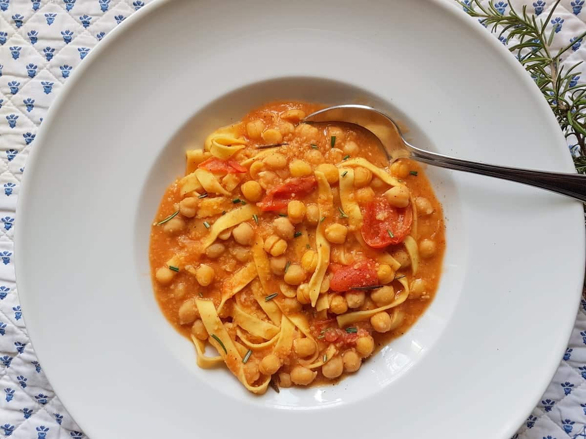 Italian soup recipe from Tuscany with chickpeas and pasta.