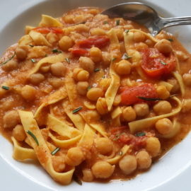 pasta and chickpea soup recipe from Tuscany