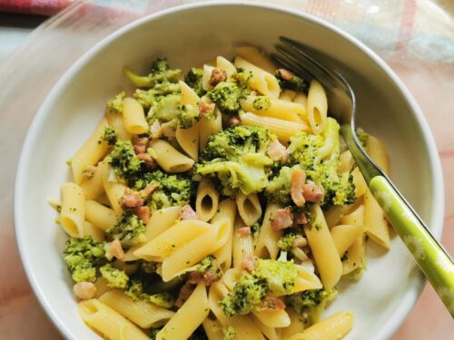 Alfredo Spaghetti Pasta Recipe in Broccoli & Olives