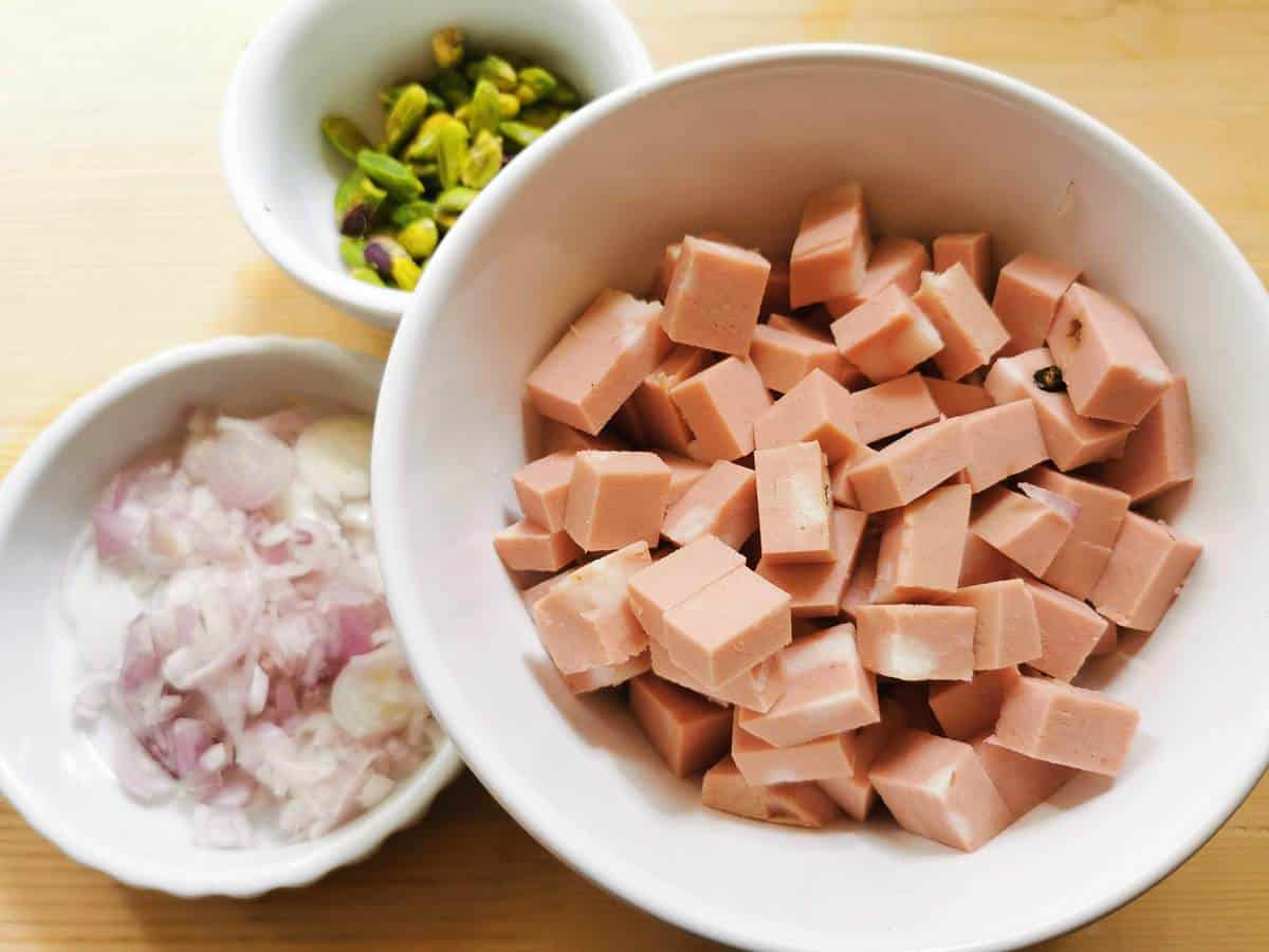 mortadella cubes, peeled and sliced shallots and peeled pistachios