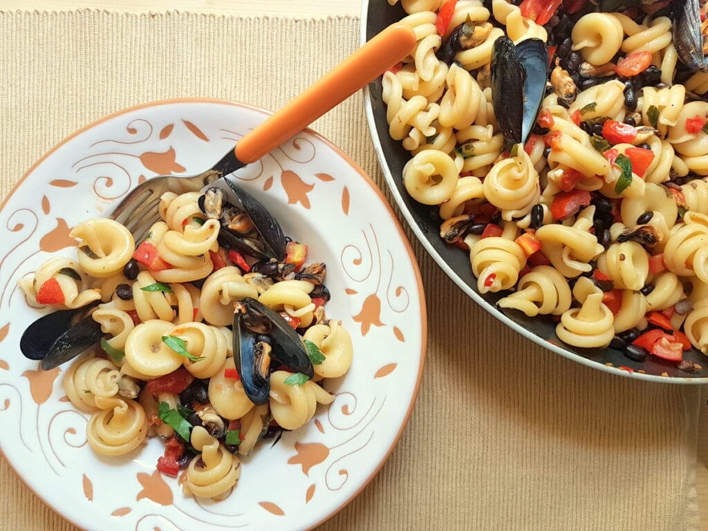 vesuvio pasta with mussels and beans