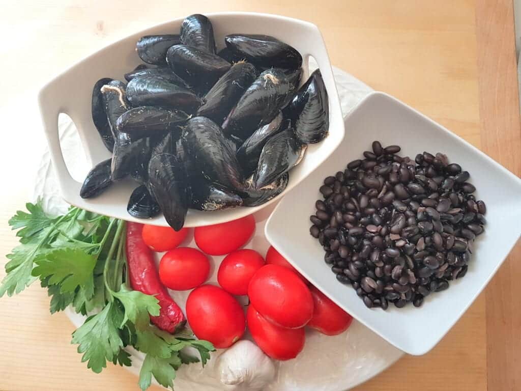 ingredients for vesuvio pasta with mussels and beans