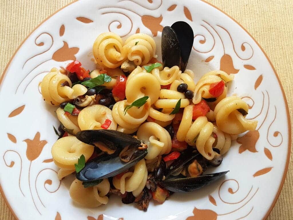 vesuvio pasta with mussels and beans