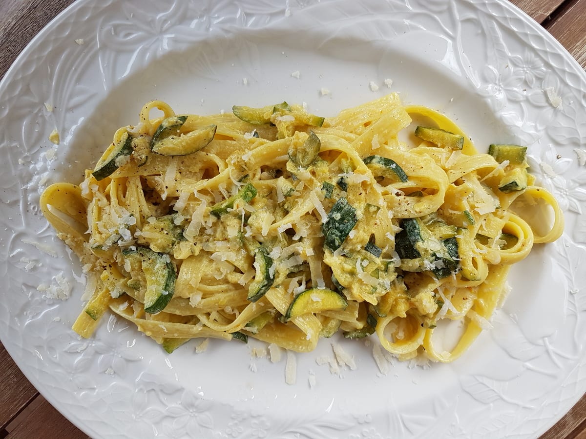 pasta with saffron and zucchini