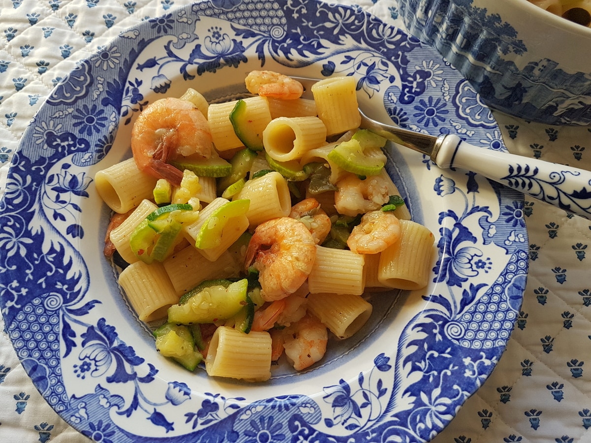 Pasta with courgettes and prawns.