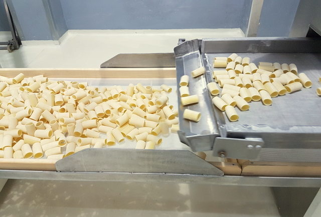 paccheri coming out of pasta machine pastificio dei campi