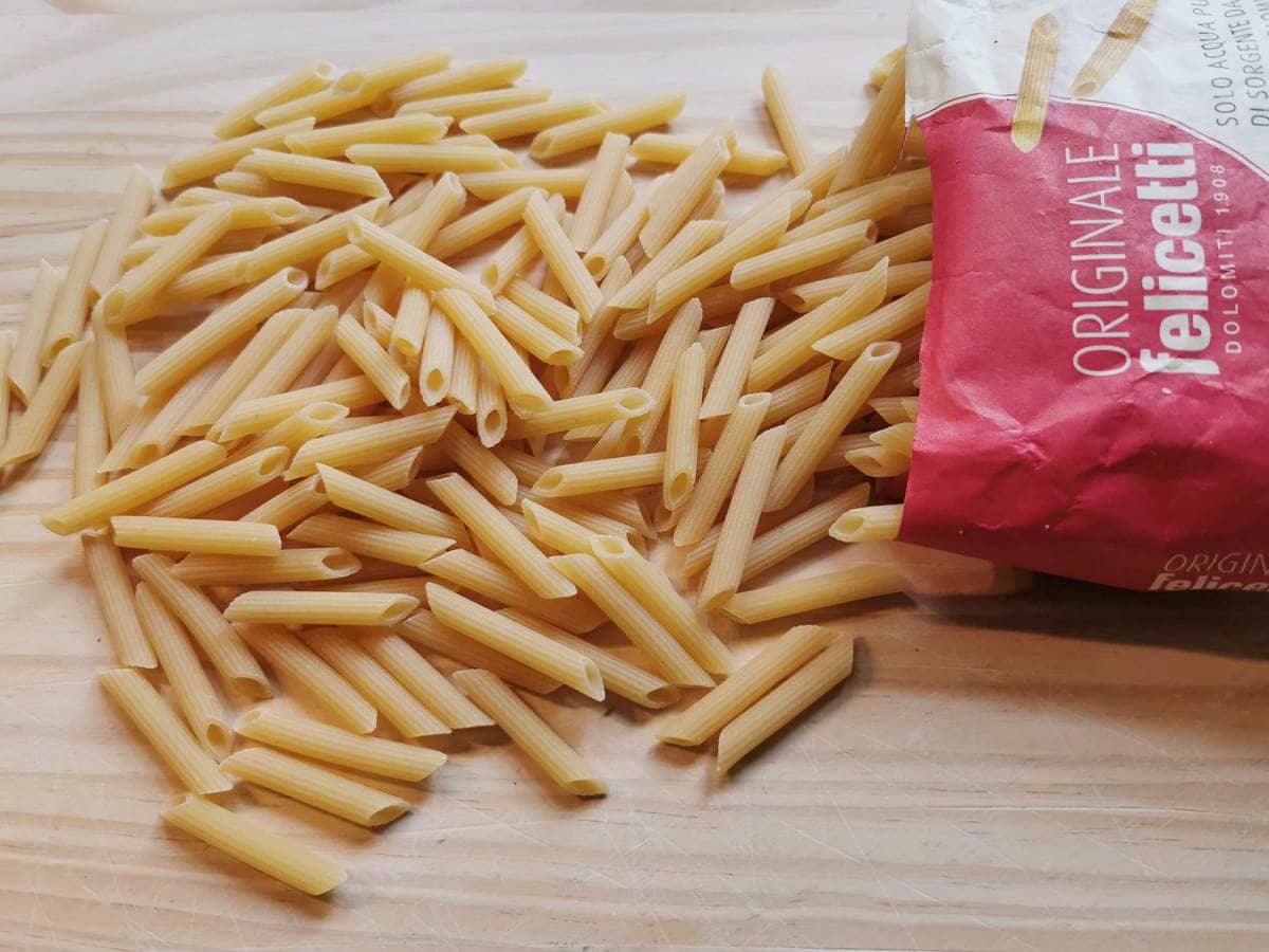 https://www.the-pasta-project.com/wp-content/uploads/penne-pasta-from-pastamaker-Felicetti.jpg