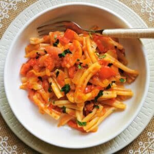 Pasta alla peperonata in a bowl.