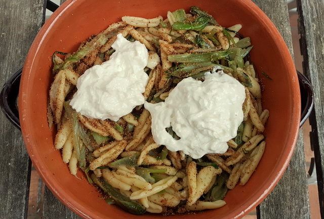 puntarellepasta med burrata 