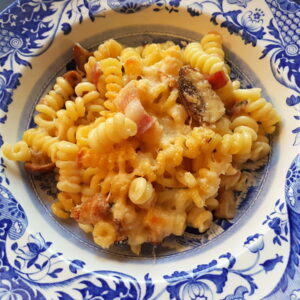 baked short fusilli bucati with gorgonzola, pancetta and mushrooms