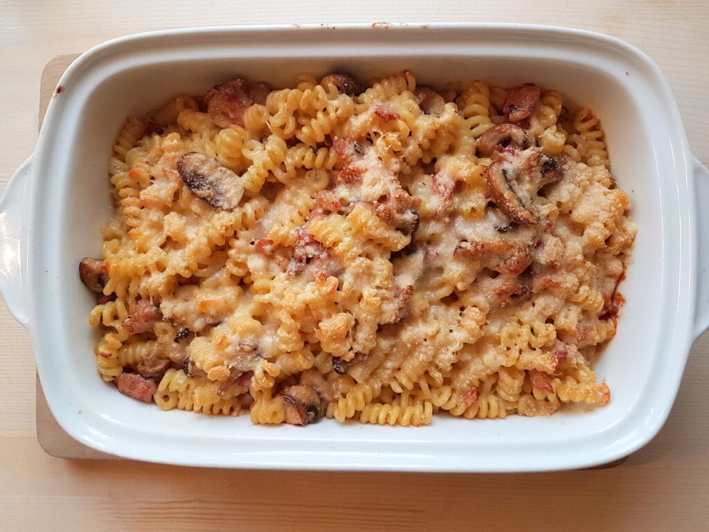 baked short fusilli bucati with gorgonzola, pancetta and mushrooms