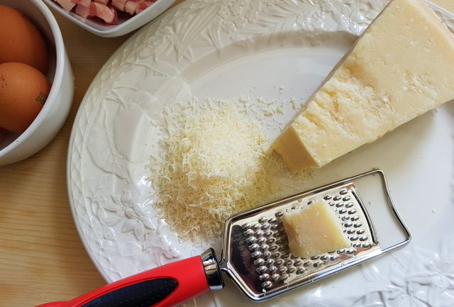 spaghetti alla carbonara ingredients and grated cheese