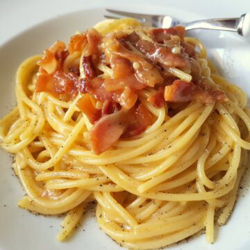 Authentic spaghetti alla carbonara.