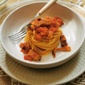 Pasta all’Amatriciana in a bowl.