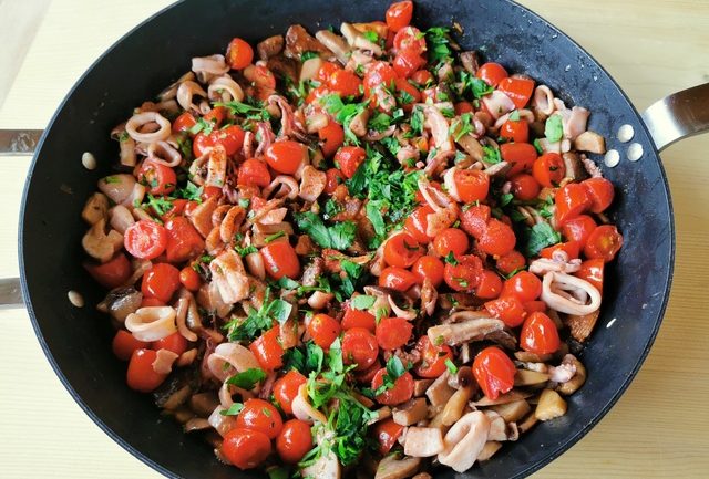 sauce for spaghetti mare e monti cooking in skillet